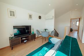 Modern Stylish Apartment III by Vacationy
