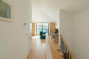 Modern Stylish Apartment III by Vacationy
