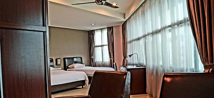 Capital O Rail Hotel