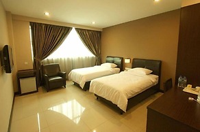 Capital O Rail Hotel