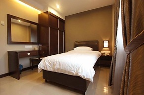 Capital O Rail Hotel