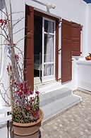 Arodou Studio and Apartment