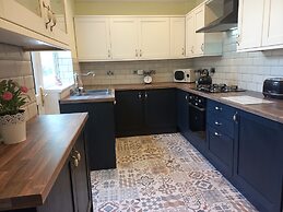 Charming 4-bed Victorian House in Retford