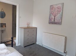 Charming 4-bed Victorian House in Retford