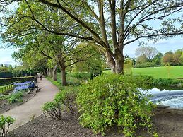 Charming 4-bed Victorian House in Retford