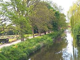 Charming 4-bed Victorian House in Retford