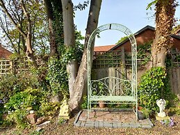 Charming 4-bed Victorian House in Retford