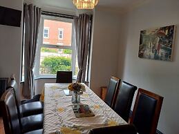 Charming 4-bed Victorian House in Retford