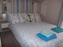 Stunning 3-bed Caravan in Abergele