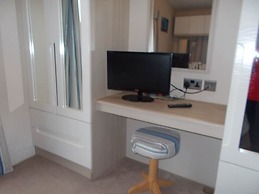 Stunning 3-bed Caravan in Abergele