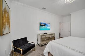 9 Bed Pool Home Storey Lake Resort! 9 Bedroom Home by RedAwning