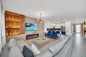 9 Bed Pool Home Storey Lake Resort! 9 Bedroom Home by RedAwning