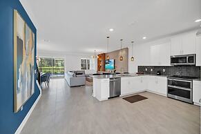 9 Bed Pool Home Storey Lake Resort! 9 Bedroom Home by RedAwning