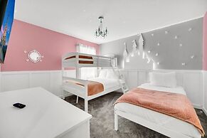 9 Bed In Champions Gate Resort Pool With Spa 9 Bedroom Villa by RedAwn