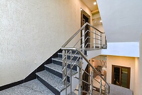 Fabhotel Prime Rudra