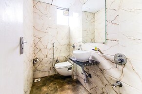 Fabhotel Arton Suite