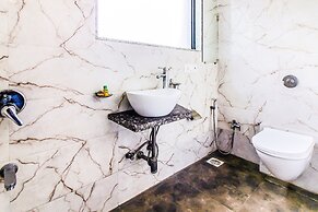 Fabhotel Arton Suite