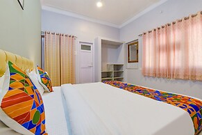 Fabhotel The Castle Homestay I