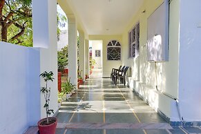 Fabhotel The Castle Homestay I