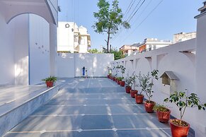 Fabhotel The Castle Homestay I