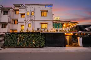 Fabhotel Viva House