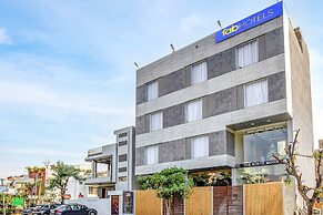 Fabhotel The White Moon