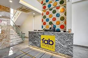 Fabhotel The White Moon