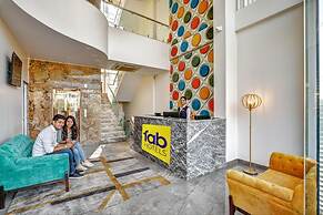Fabhotel The White Moon