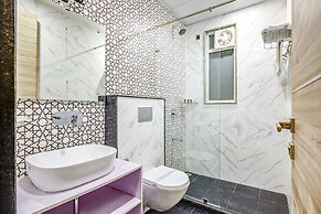 Fabhotel The White Moon