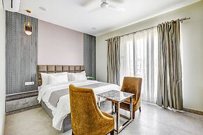 Fabhotel The White Moon