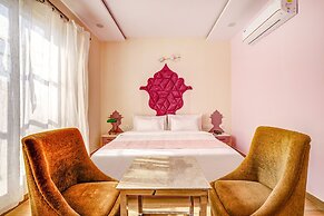 Fabhotel The White Moon