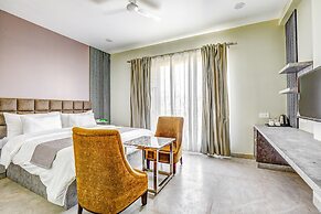 Fabhotel The White Moon