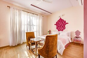 Fabhotel The White Moon