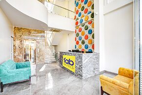 Fabhotel The White Moon