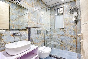 Fabhotel The White Moon