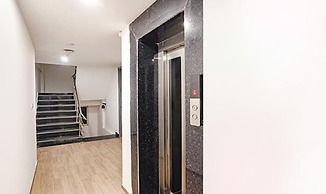 FabHotel Noida Grand