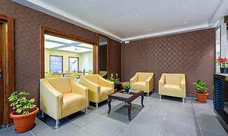 Fabhotel Phoenix Brookfield