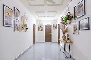 Fabhotel Golden Hitech