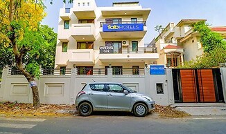 Fabhotel Imperial Inn