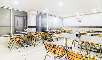 Fabhotel Meera Palace