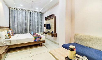 Fabhotel Meera Palace