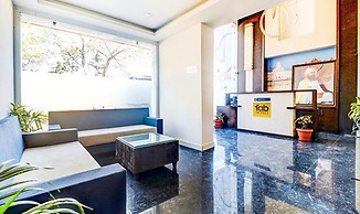 Fabhotel Meera Palace