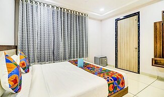Fabhotel Meera Palace