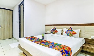 Fabhotel Meera Palace