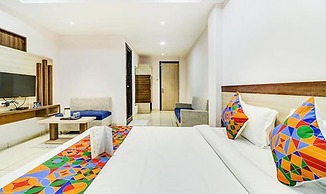 Fabhotel Meera Palace