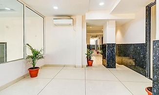 Fabhotel Meera Palace