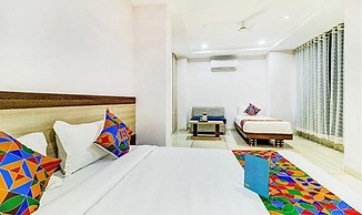 Fabhotel Meera Palace