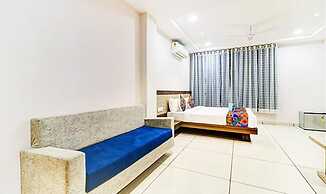 Fabhotel Meera Palace