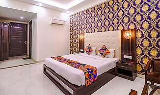 Fabhotel Swess Grand