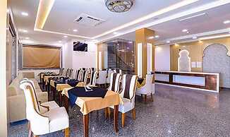 Fabhotel Swess Grand